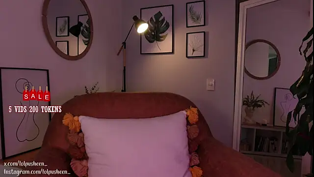Snapshot of JulietteDee chatting on January 14, 2025, 9:41 pm JulietteDee online show from January 14, 2025, 9:41 pm