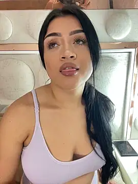 Snapshot of lucianaroy chatting on February 28, 2025, 9:44 pm lucianaroy online show from February 28, 2025, 9:44 pm