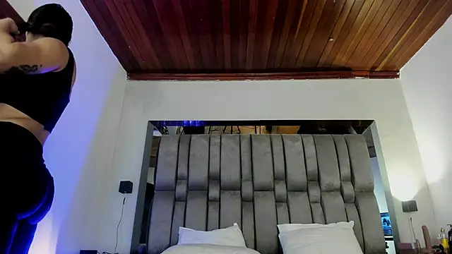 Snapshot of NikkySmiith chatting on November 15, 2025, 11:40 am NikkySmiith online show from November 15, 2025, 11:40 am