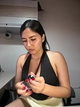 MarianaBenz online show from April 3, 2026, 11:25 pm