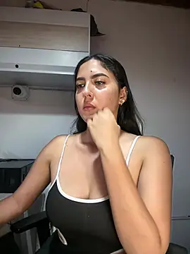 MarianaBenz online show from April 4, 2026, 11:46 pm