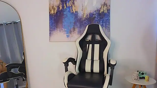 KristennBlue online show from November 19, 2025, 2:17 pm