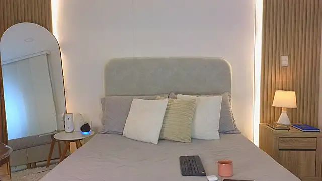 KristennBlue online show from April 24, 2026, 2:19 pm