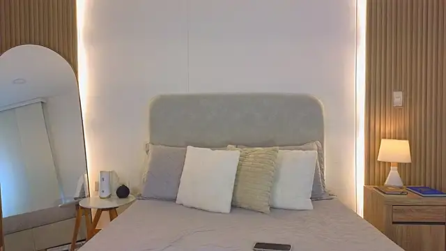 KristennBlue online show from April 25, 2026, 4:26 pm