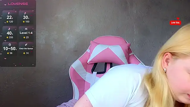 shy blondiee online show from March 13, 2025, 12:46 pm