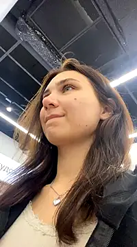 QuitieLia online show from December 1, 2024, 4:29 pm