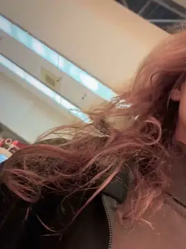 QuitieLia online show from October 22, 2025, 8:14 am