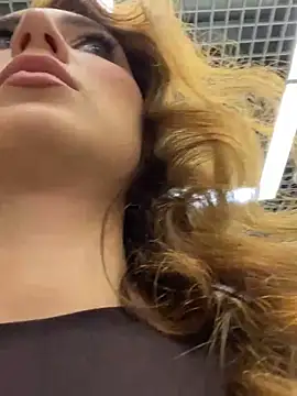 QuitieLia online show from November 4, 2025, 2:16 pm