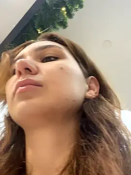 QuitieLia online show from November 26, 2025, 8:26 am