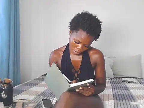 Snapshot of petiteebony_81 chatting on October 27, 2025, 11:14 am petiteebony 81 online show from October 27, 2025, 11:14 am