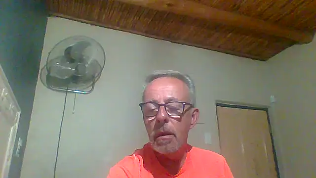 tuggy59 online show from October 12, 2025, 5:39 am