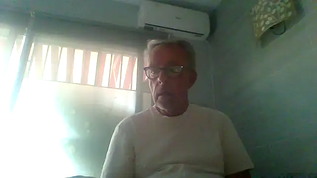 Snapshot of tuggy59 chatting on November 8, 2025, 7:08 am tuggy59 online show from November 8, 2025, 7:08 am