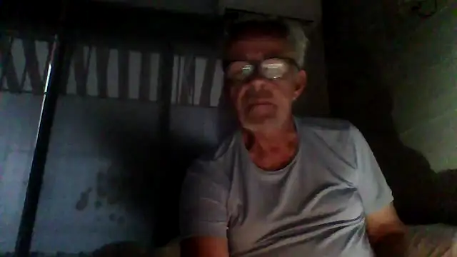 Snapshot of tuggy59 chatting on November 13, 2025, 6:45 am tuggy59 online show from November 13, 2025, 6:45 am