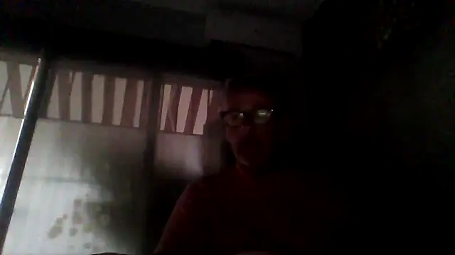 Snapshot of tuggy59 chatting on November 19, 2025, 6:46 am tuggy59 online show from November 19, 2025, 6:46 am