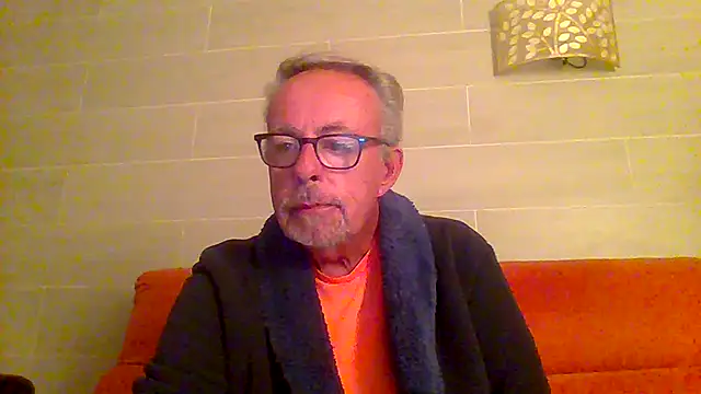 Snapshot of tuggy59 chatting on December 2, 2025, 5:13 am tuggy59 online show from December 2, 2025, 5:13 am