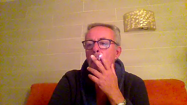 Snapshot of tuggy59 chatting on December 15, 2025, 4:28 am tuggy59 online show from December 15, 2025, 4:28 am