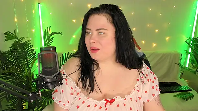 Snapshot of Akemi_BBW chatting on January 5, 2025, 6:24 pm Akemi BBW online show from January 5, 2025, 6:24 pm