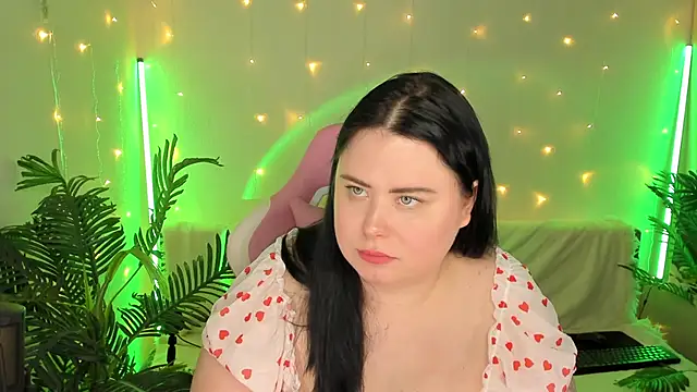 Snapshot of Akemi_BBW chatting on January 5, 2025, 9:36 pm Akemi BBW online show from January 5, 2025, 9:36 pm