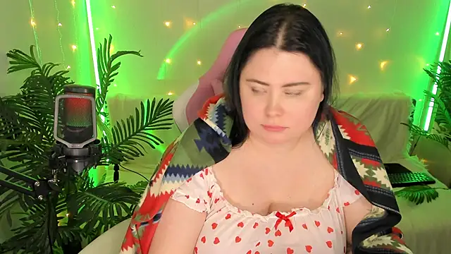 Snapshot of Akemi_BBW chatting on January 6, 2025, 12:37 am Akemi BBW online show from January 6, 2025, 12:37 am