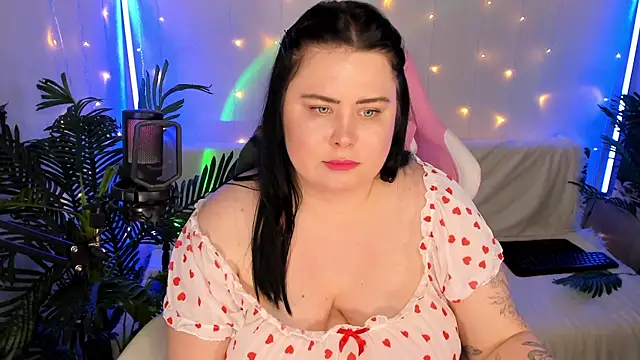 Snapshot of Akemi_BBW chatting on January 7, 2025, 12:13 am Akemi BBW online show from January 7, 2025, 12:13 am