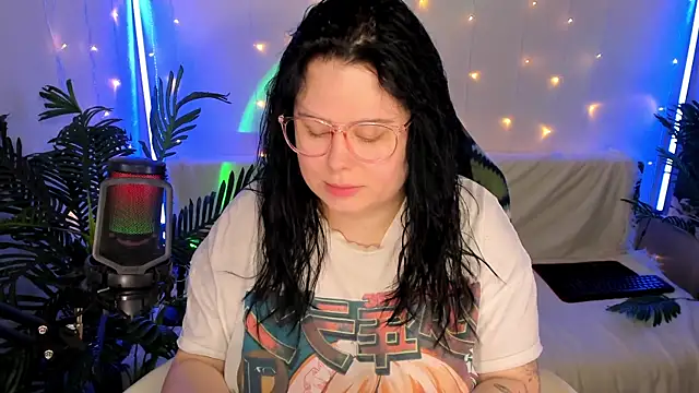 Snapshot of Akemi_BBW chatting on January 7, 2025, 6:24 pm Akemi BBW online show from January 7, 2025, 6:24 pm