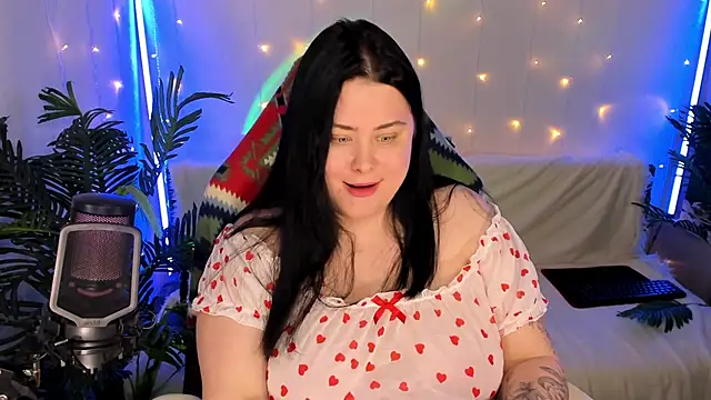 Snapshot of Akemi_BBW chatting on January 7, 2025, 9:25 pm Akemi BBW online show from January 7, 2025, 9:25 pm