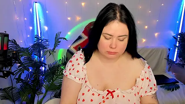 Snapshot of Akemi_BBW chatting on January 9, 2025, 6:36 pm Akemi BBW online show from January 9, 2025, 6:36 pm