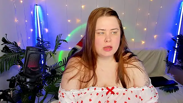 Snapshot of Akemi_BBW chatting on January 11, 2025, 6:44 pm Akemi BBW online show from January 11, 2025, 6:44 pm