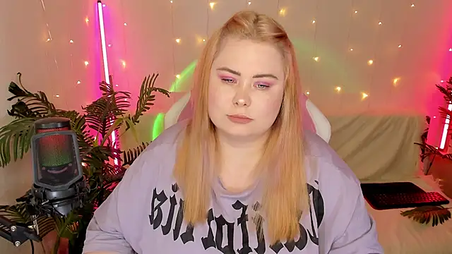 Snapshot of Akemi_BBW chatting on January 14, 2025, 6:17 pm Akemi BBW online show from January 14, 2025, 6:17 pm