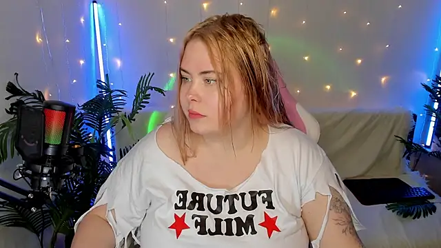 Snapshot of Akemi_BBW chatting on January 18, 2025, 7:26 pm Akemi BBW online show from January 18, 2025, 7:26 pm