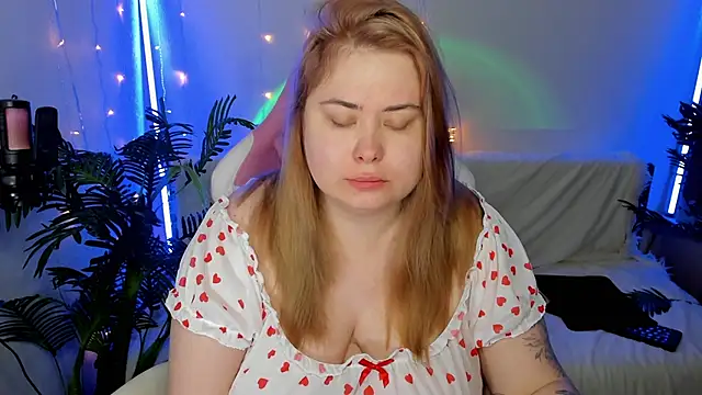 Snapshot of Akemi_BBW chatting on January 22, 2025, 3:31 am Akemi BBW online show from January 22, 2025, 3:31 am