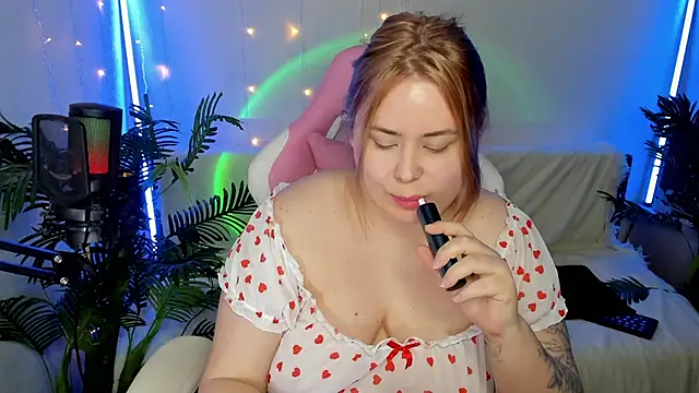 Snapshot of Akemi_BBW chatting on January 23, 2025, 6:35 pm Akemi BBW online show from January 23, 2025, 6:35 pm