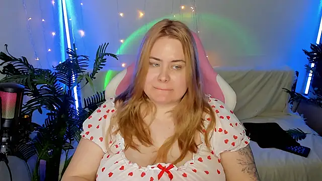 Snapshot of Akemi_BBW chatting on January 23, 2025, 9:39 pm Akemi BBW online show from January 23, 2025, 9:39 pm