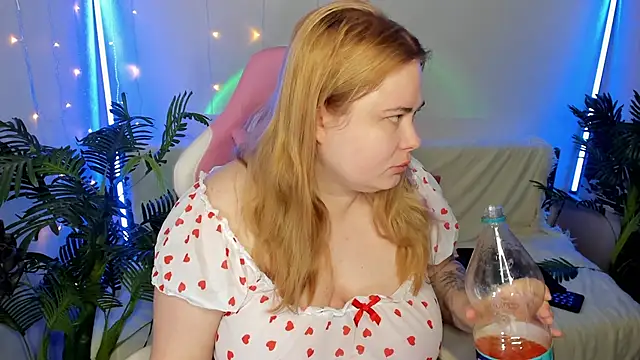 Snapshot of Akemi_BBW chatting on January 25, 2025, 5:51 pm Akemi BBW online show from January 25, 2025, 5:51 pm