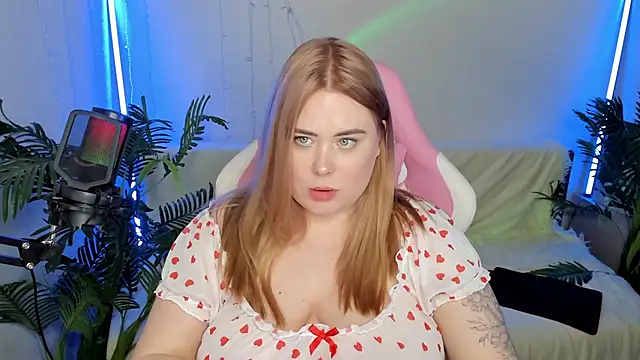 Snapshot of Akemi_BBW chatting on January 31, 2025, 1:33 am Akemi BBW online show from January 31, 2025, 1:33 am