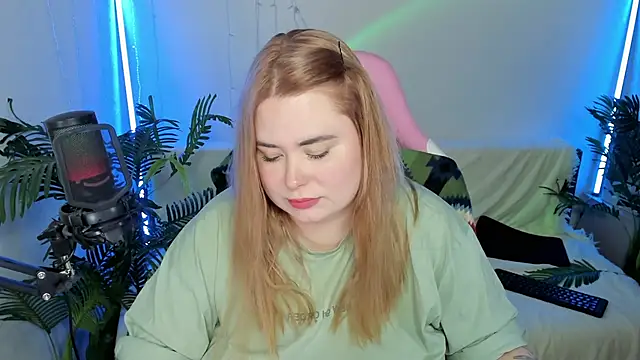 Snapshot of Akemi_BBW chatting on February 1, 2025, 11:58 pm Akemi BBW online show from February 1, 2025, 11:58 pm