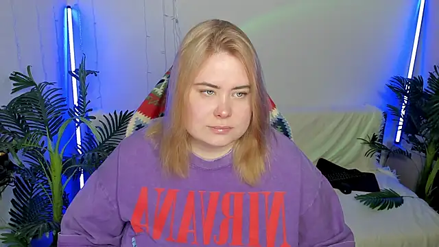 Snapshot of Akemi_BBW chatting on February 12, 2025, 6:40 pm Akemi BBW online show from February 12, 2025, 6:40 pm