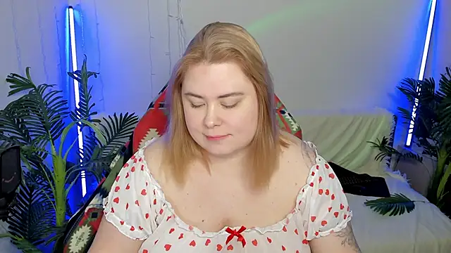 Snapshot of Akemi_BBW chatting on February 13, 2025, 8:55 pm Akemi BBW online show from February 13, 2025, 8:55 pm