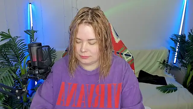 Snapshot of Akemi_BBW chatting on February 14, 2025, 8:21 am Akemi BBW online show from February 14, 2025, 8:21 am