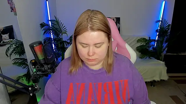 Snapshot of Akemi_BBW chatting on February 18, 2025, 12:48 am Akemi BBW online show from February 18, 2025, 12:48 am