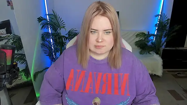 Snapshot of Akemi_BBW chatting on February 22, 2025, 9:26 pm Akemi BBW online show from February 22, 2025, 9:26 pm