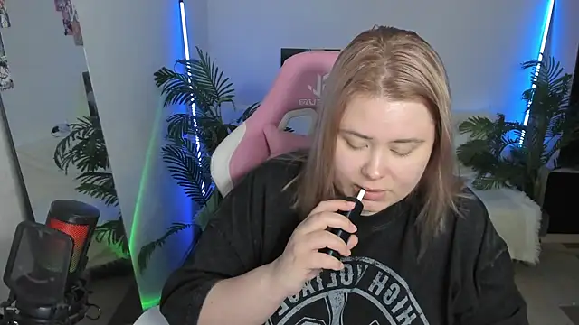 Snapshot of Akemi_BBW chatting on March 1, 2025, 8:53 pm Akemi BBW online show from March 1, 2025, 8:53 pm