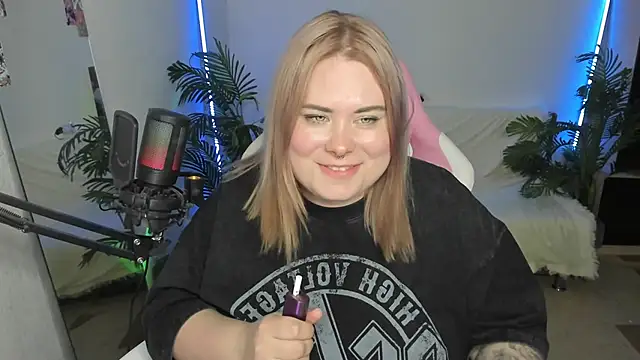 Snapshot of Akemi_BBW chatting on March 2, 2025, 10:38 pm Akemi BBW online show from March 2, 2025, 10:38 pm