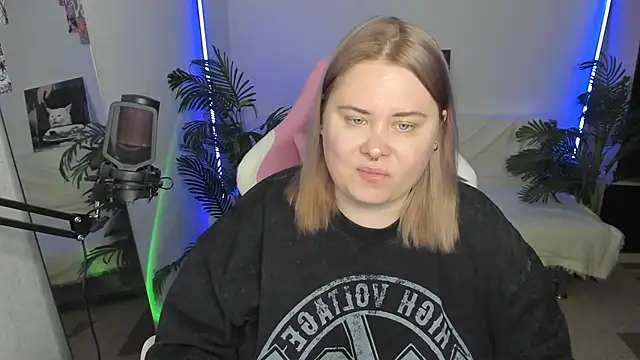 Snapshot of Akemi_BBW chatting on March 4, 2025, 9:11 pm Akemi BBW online show from March 4, 2025, 9:11 pm