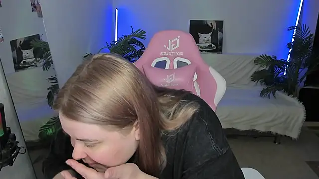 Snapshot of Akemi_BBW chatting on March 6, 2025, 6:59 pm Akemi BBW online show from March 6, 2025, 6:59 pm