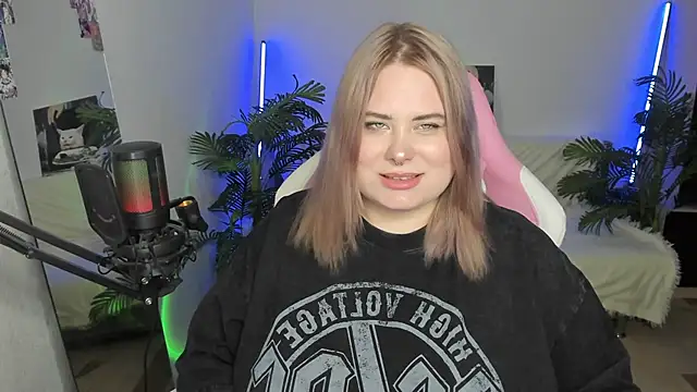 Snapshot of Akemi_BBW chatting on March 6, 2025, 10:04 pm Akemi BBW online show from March 6, 2025, 10:04 pm