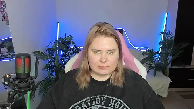 Snapshot of Akemi_BBW chatting on March 14, 2025, 11:12 am Akemi BBW online show from March 14, 2025, 11:12 am