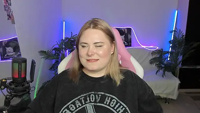 Snapshot of Akemi_BBW chatting on March 14, 2025, 10:05 pm Akemi BBW online show from March 14, 2025, 10:05 pm