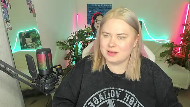 Snapshot of Akemi_BBW chatting on March 19, 2025, 9:48 pm Akemi BBW online show from March 19, 2025, 9:48 pm