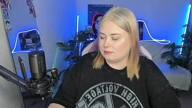 Snapshot of Akemi_BBW chatting on March 20, 2025, 10:51 pm Akemi BBW online show from March 20, 2025, 10:51 pm